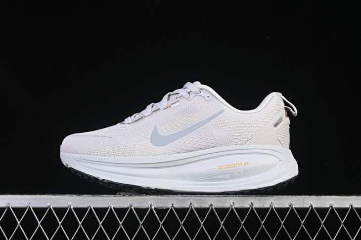 Picture of Nike Vomero 18 _SKUfw21450935378141203fw